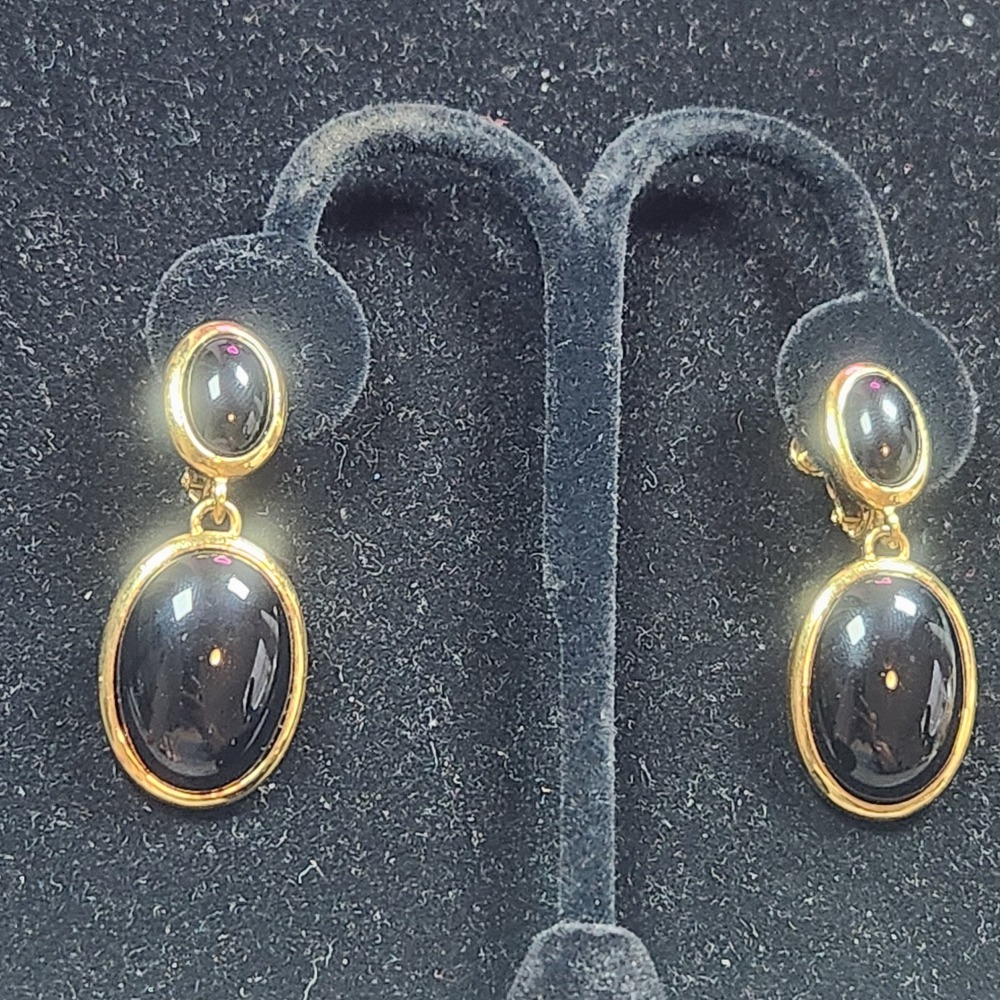 Vintage Napier Black Cabochon Gold Tone Oval Clip‎ On Drop Earrings